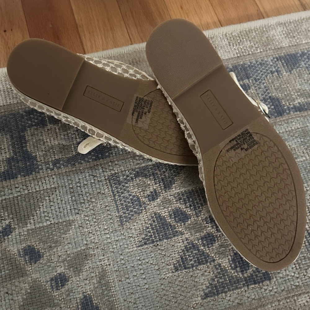 Kelly & Katie Cream Flats - Picture 3 of 3